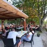 Mobil Avec Terrasse A Pour 6 Personnes - Api-1-52-941 * Bayas