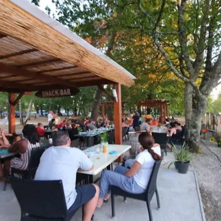 Mobil Avec Terrasse A Pour 6 Personnes - Api-1-52-941 * Bayas