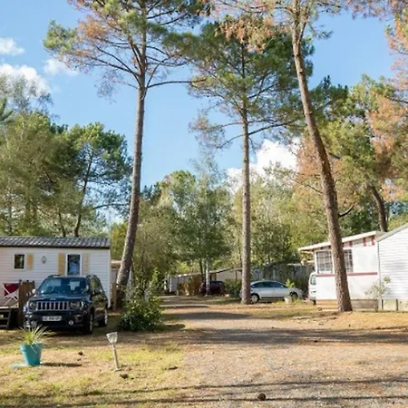 Mobil Avec Terrasse A Pour 6 Personnes - Api-1-52-941 Kemp *